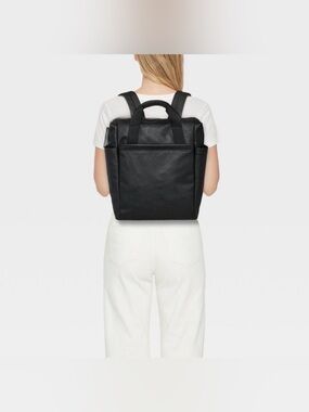Convertible Backpack Tote - Universal Thread
Black
New with Tag